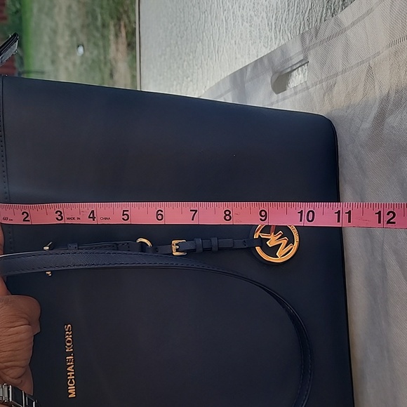 MICHAEL KORS Jet Set Traveler Saffiano Blue Leather Tote - Picture 5 of 7